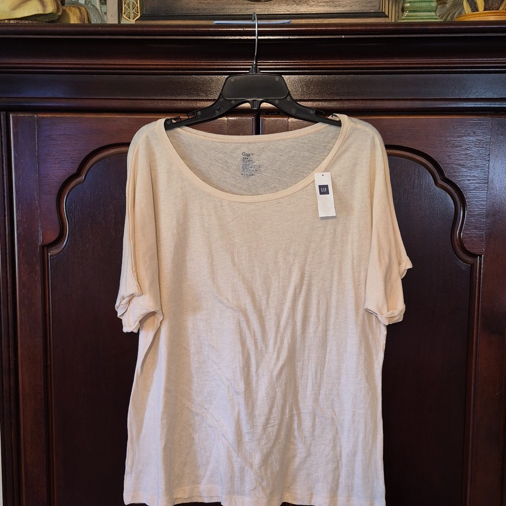 🟢 NEW GAP Creamy Beige Cotton Tee  XL